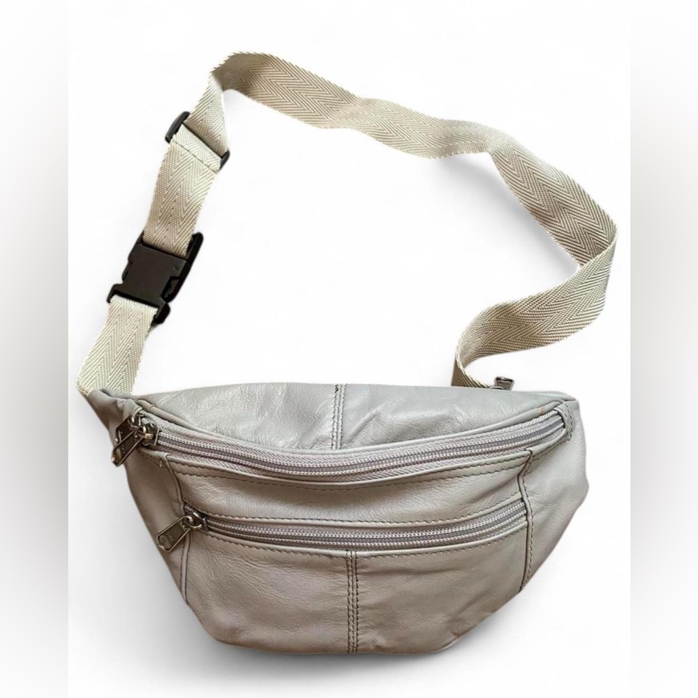 LEATHER hip pack/crossbody. Gray color, great condition!